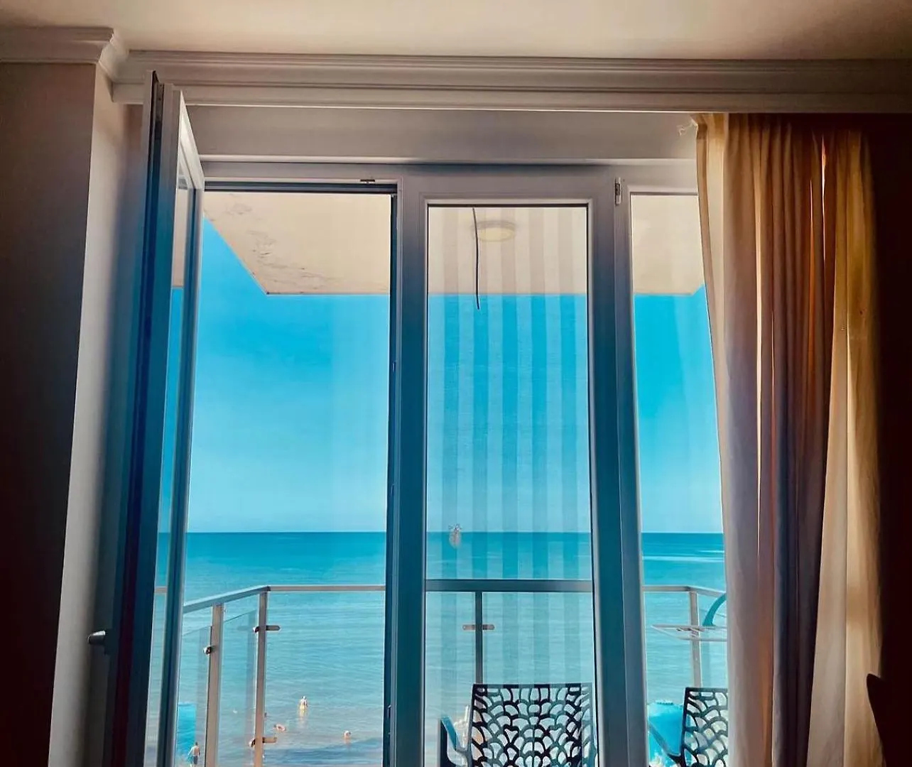 Holiday Season At Sea Shëngjin